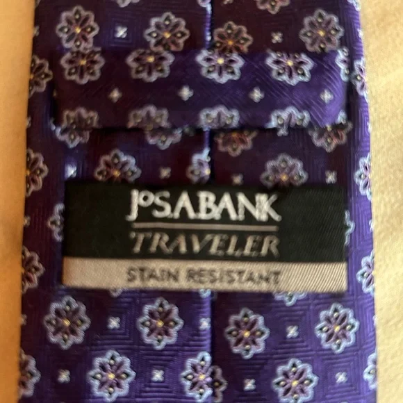 Men’s tie. Jos A Bank TravelerCollection. Stain resistant. Beautiful. EUC - Picture 3 of 3